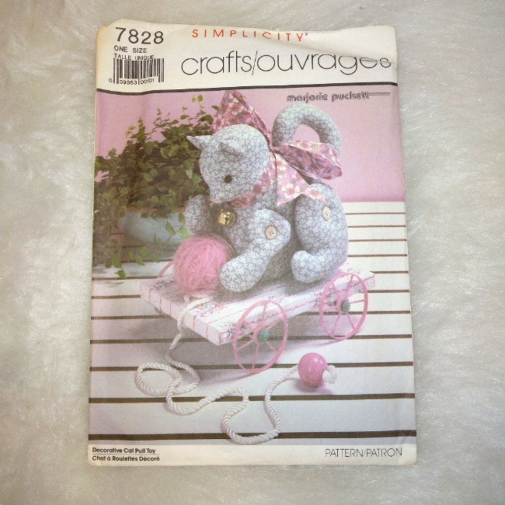 SIMPLICITY 7828 Decorative Cat Pull Toy, vintage new uncut Sewing pattern